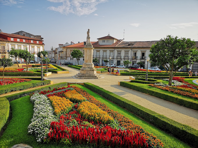 Pra&ccedil;a Mouzinho de Albuquerque - Campo Novo